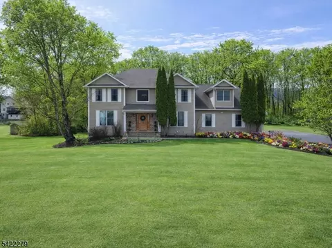 4 Pueblo Trl, Vernon, NJ 07462