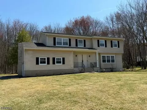 4 Parkview Dr, Succasunna, NJ 07876