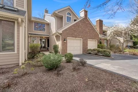 31 Lenox Ct, Montville, NJ 07045