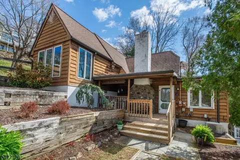 51 W Shore Trl, Sparta, NJ 07871