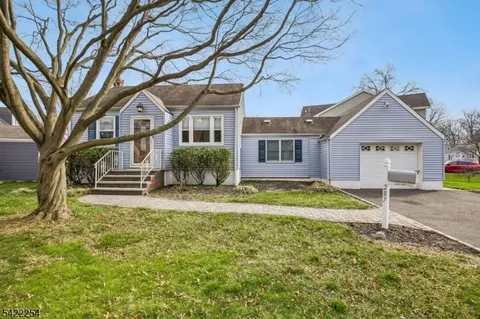 287 Roosevelt Ln, Kenilworth, NJ 07033