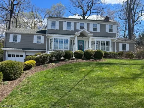 84 Pine Grove Ave, Summit, NJ 07901