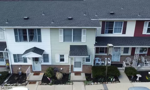 107 Brook Dr, Hackettstown, NJ 07840