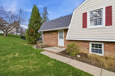 120 Carlough Rd, Upper Saddle River, NJ 07458