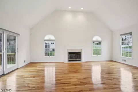 1 Jenny Ln, Wayne, NJ 07470 photo 6