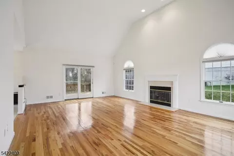 1 Jenny Ln, Wayne, NJ 07470 photo 5