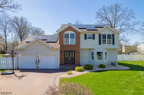 38 Johanna Ct, Piscataway, NJ 08854