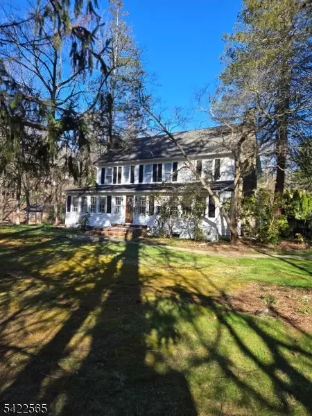 1 Pioneer Trl, Oak Ridge, NJ 07438