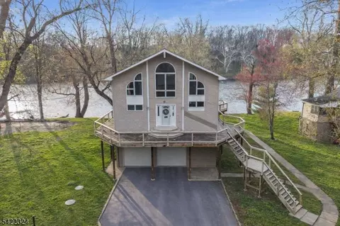 9 Riveredge Ln, Phillipsburg, NJ 08865