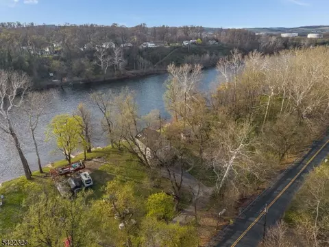 View/Area - 9 Riveredge Ln, Phillipsburg, NJ 08865 photo 3 of 11