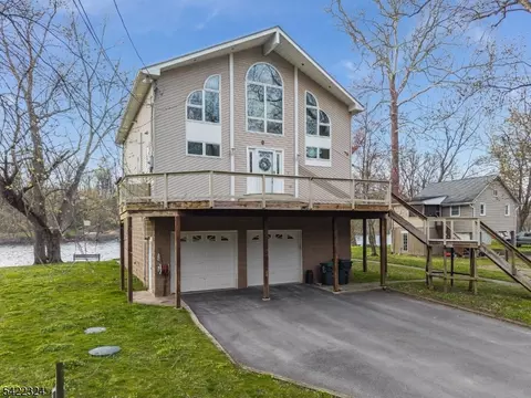 Exterior - 9 Riveredge Ln, Phillipsburg, NJ 08865 photo 9 of 10