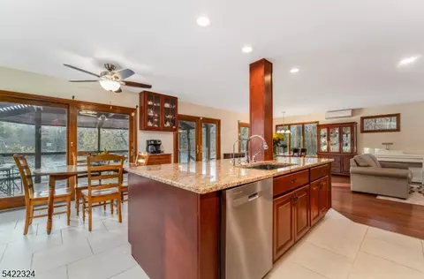 Kitchen - 9 Riveredge Ln, Phillipsburg, NJ 08865 photo 2 of 3