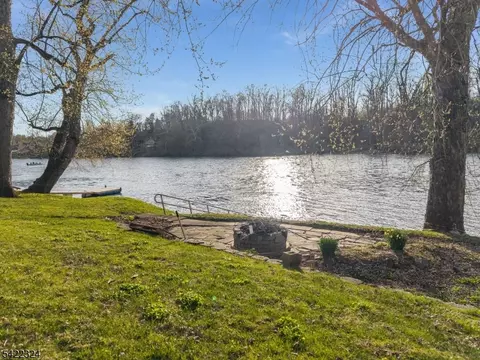 View/Area - 9 Riveredge Ln, Phillipsburg, NJ 08865 photo 8 of 11