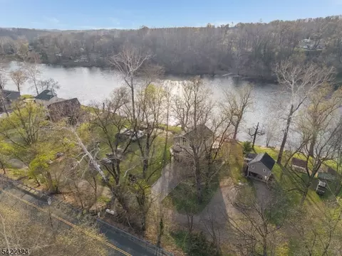 View/Area - 9 Riveredge Ln, Phillipsburg, NJ 08865 photo 2 of 11