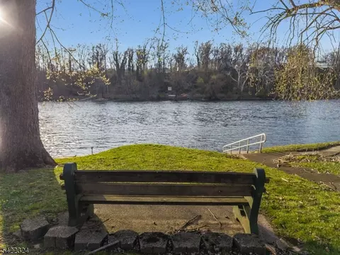 View/Area - 9 Riveredge Ln, Phillipsburg, NJ 08865 photo 9 of 11