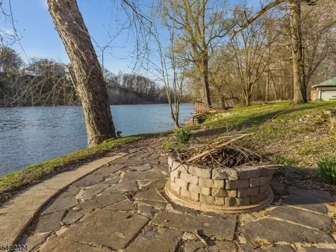 Exterior - 9 Riveredge Ln, Phillipsburg, NJ 08865 photo 3 of 10