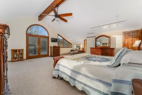 Bedroom - 9 Riveredge Ln, Phillipsburg, NJ 08865 photo 3 of 5
