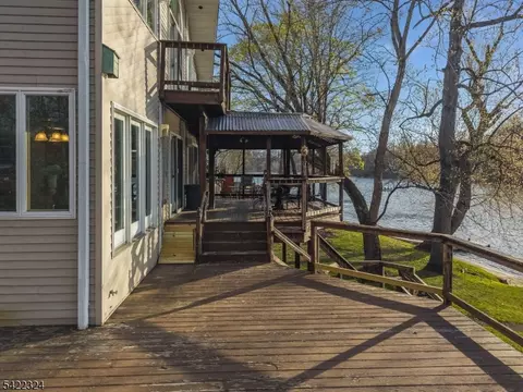 Exterior - 9 Riveredge Ln, Phillipsburg, NJ 08865 photo 5 of 10