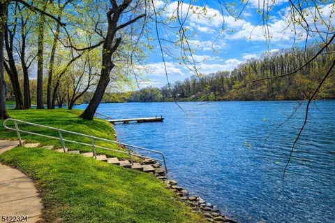 View/Area - 9 Riveredge Ln, Phillipsburg, NJ 08865 photo 4 of 11