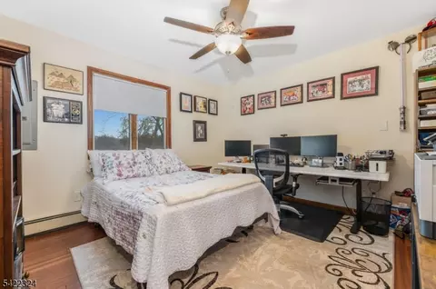 Bedroom - 9 Riveredge Ln, Phillipsburg, NJ 08865 photo 4 of 5