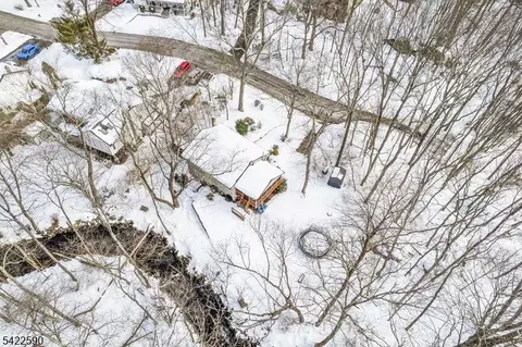 14 W Lake Dr, Stanhope, NJ 07874