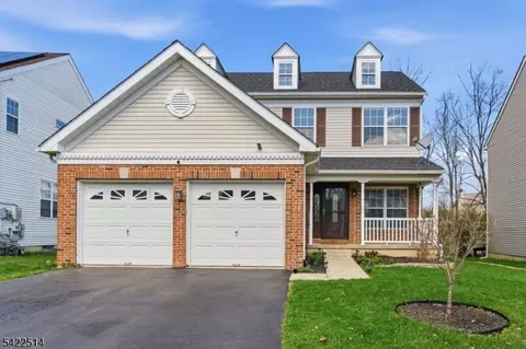 1211 Burrows Dr, Stewartsville, NJ 08886