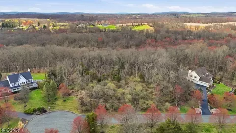 18 Meadow Ridge Rd, Knowlton Twp, NJ 07832