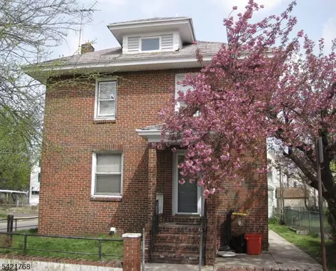 29 W Madison St, Paulsboro, NJ 08066