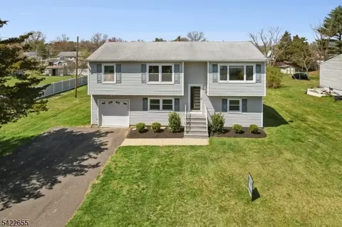 372 W Point Ave, Somerset, NJ 08873