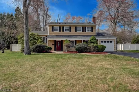 52 W William St, Lincoln Park, NJ 07035