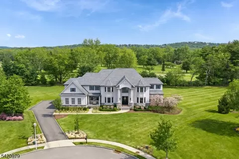 8 Philhower Ct, Denville, NJ 07834