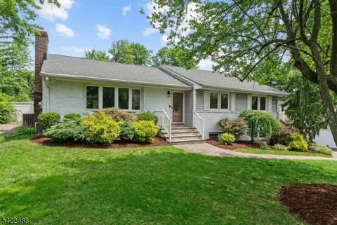 360 Upland Rd, Mountainside, NJ 07092