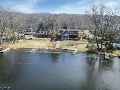 199 Lake Shore Dr, Hewitt, NJ 07421