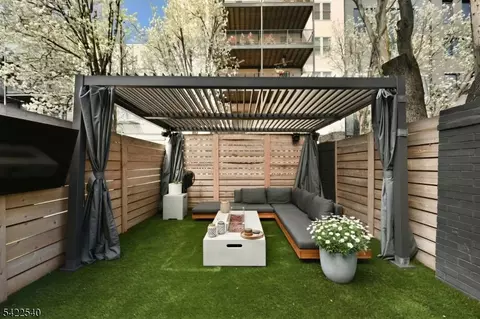 406 Madison St #1R, Hoboken, NJ 07030