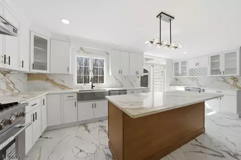 41 Musiker Ave, Randolph, NJ 07869