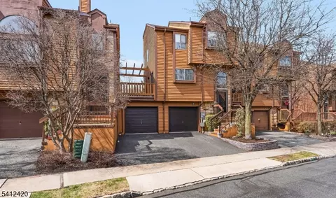 20 Powderhorn Dr, Rockaway, NJ 07866