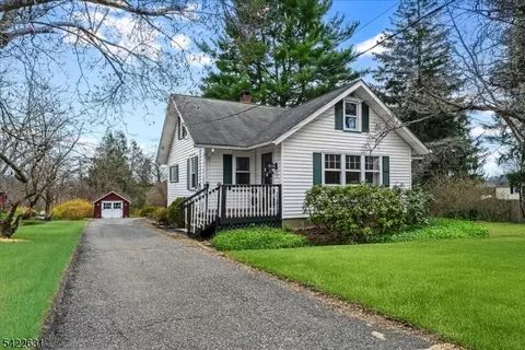 33 Holland Ave, Peapack Gladstone Boro, NJ 07977