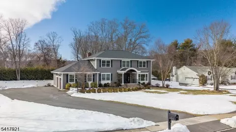 1 Radcliffe Dr, Succasunna, NJ 07876