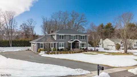1 Radcliffe Dr, Succasunna, NJ 07876