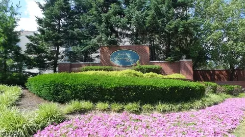 17 Gordon Cir, Parsippany-troy Hills Twp, NJ 07054
