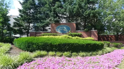 17 Gordon Cir, Parsippany-troy Hills Twp, NJ 07054