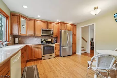 64 Hampton Dr, Berkeley Heights, NJ 07922 photo 8