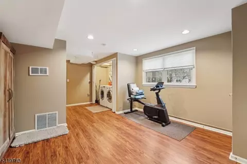 64 Hampton Dr, Berkeley Heights, NJ 07922 photo 24