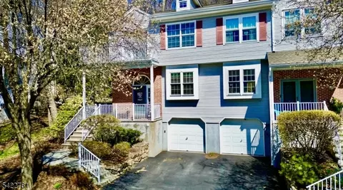 156 Brookside Ln, Mount Arlington, NJ 07856