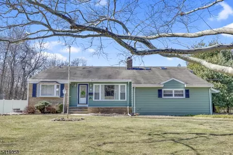 705 Schoolhouse Ln, Bound Brook, NJ 08805