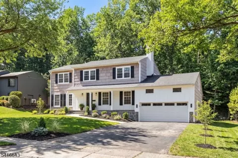 10 Robert Ct, Verona, NJ 07044