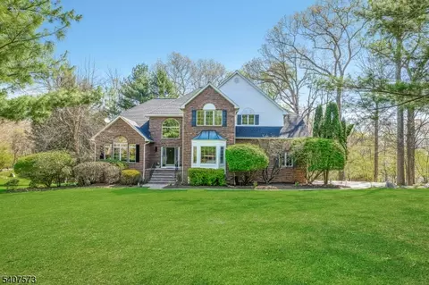 1 Bell Ct, Chester, NJ 07930