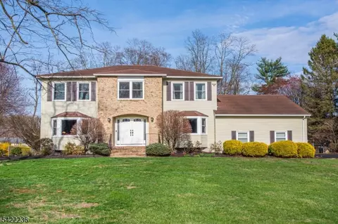 17 Longfellow Dr, Succasunna, NJ 07876