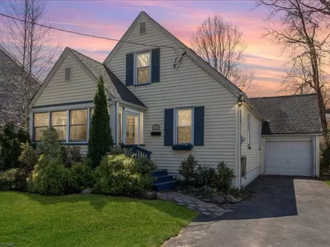 21 Mohawk Dr, Cranford, NJ 07016