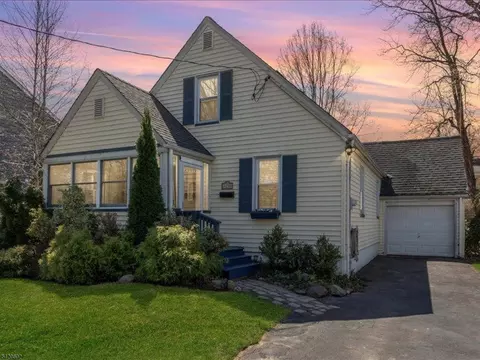 21 Mohawk Dr, Cranford, NJ 07016